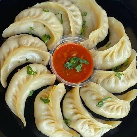 Cheese Chicken Steamed Momos [6 Pieces]