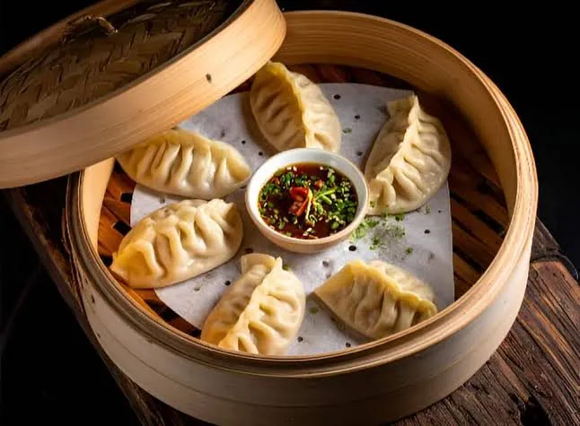 Sweet Corn Cheese Steamed Momos [6 Pieces]