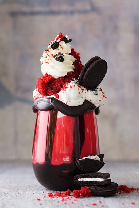 Oreo Red Velvet Shake